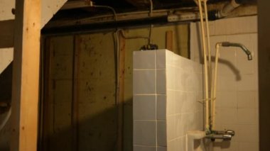 Kamera tava yıkıldı bodrum banyo tadilat erken devlet üzerinde