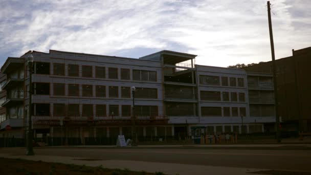 Una Toma Matutina Edificio Oficinas Sin Terminar Centro Ciudad — Vídeo de stock