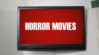 İleti korku filmleri gösteren bir Tv
