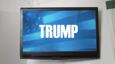 Donald Trump hakkında başkanlık iletisini görüntüleyen bir Tv