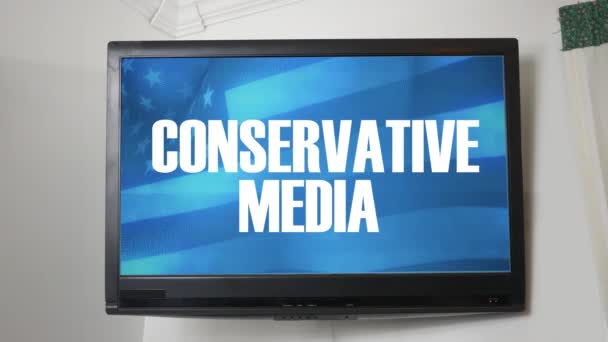 Una Che Mostra Messaggio Sui Media Conservatori — Video Stock