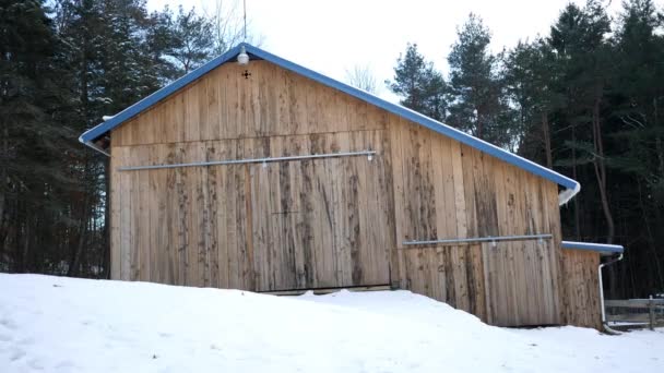 Establishing Shot Wooden Barn Winter — Stock Video