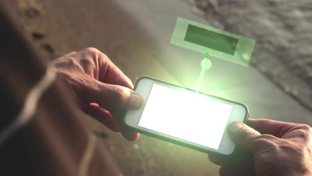技術コンセプト未来的な携帯電話でファイルのアップロード — ストック動画