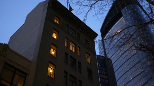 Mise Place Plan Immeuble Milieu Siècle Nuit Dans Centre Ville — Video