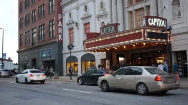Wheeling, Wv - yaklaşık 1 Nisan 2019 - Timelapse Capitol tiyatro Wheeling Wv editoryal kullanılıyor. Bu ticari kullanımı yasaktır.