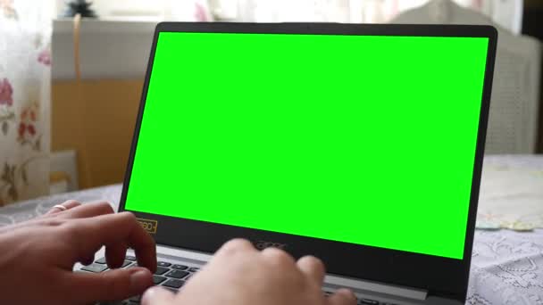 Pittsburgh Maj 2019 Man Typer Grön Skärm Acer Laptop — Stockvideo