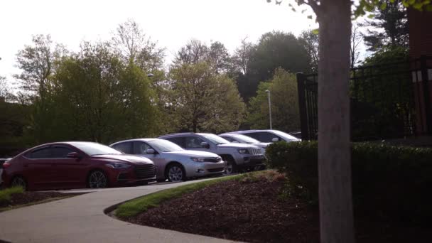 Αυτοκίνητα Γενικό Χώρο Στάθμευσης Νωρίς Πρωί — Αρχείο Βίντεο