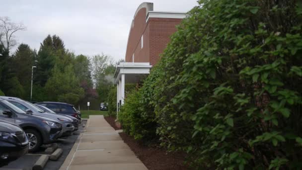 Establishing Shot Sidewalk Leading Corporate Building — Stock Video