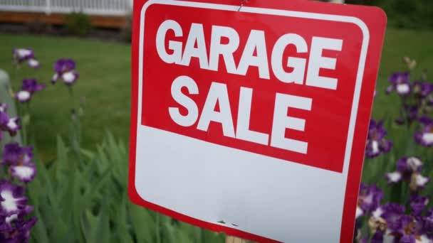 Garage Sale Sign Garden Front Yard — Stock Video