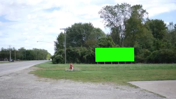 Primer Plano Señalización Pantalla Verde Cerca Carretera — Vídeos de Stock