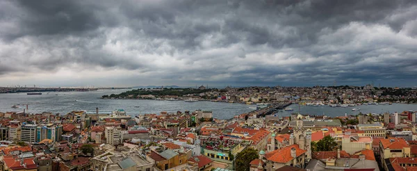 Nuvens de tempestade sobre Istambul — Fotografia de Stock