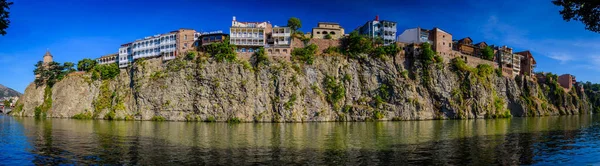 Città vecchia di Tbilisi e fiume Kura in Armenia — Foto Stock