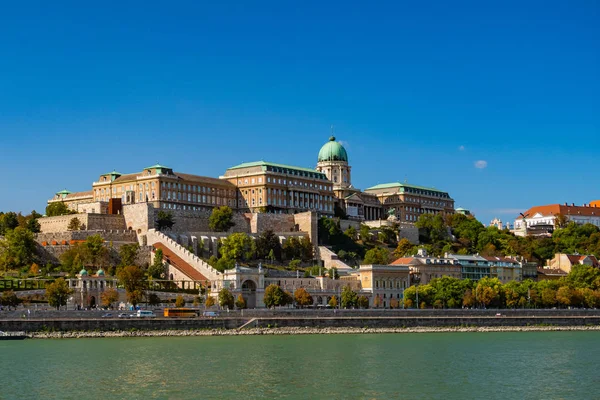 Королівський палац Будапешт — стокове фото