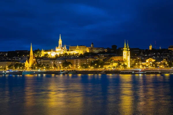 Buda collina e la chiesa di Mattia a Budapest Immagini Stock Royalty Free