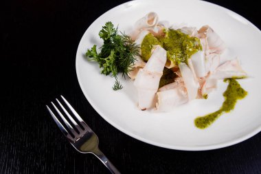 Domuz yağı. Kopya alanı ile yağ şeritler. Domuz yağlı dilimleri ahşap plaka, kopya alanı