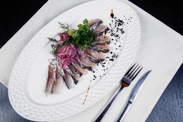 Soğan ve dereotu ile balık fileto — Stok fotoğraf