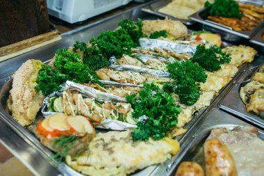 Et yemekleri kasetlerdeki kümesi