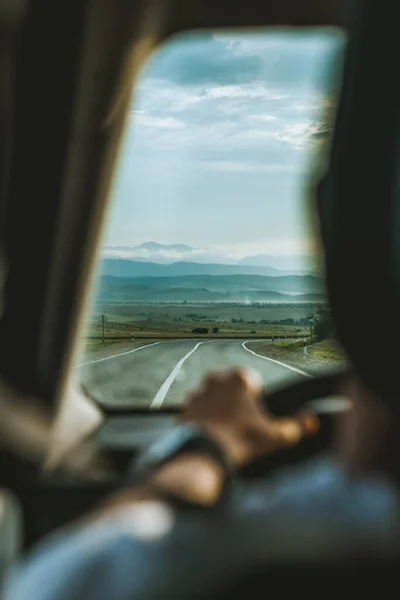 Blick Durch Die Windschutzscheibe Und Die Schöne Aussicht — Stockfoto