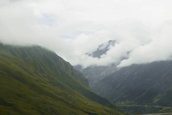 Andorra Prachtige Groene Bergen Wolken — Stockfoto