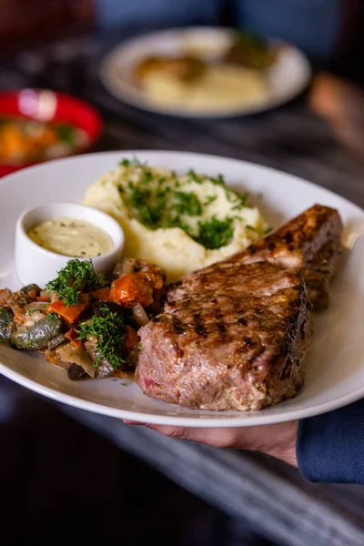 Masový Steak Bramborová Kaše Talíři Stock Fotografie