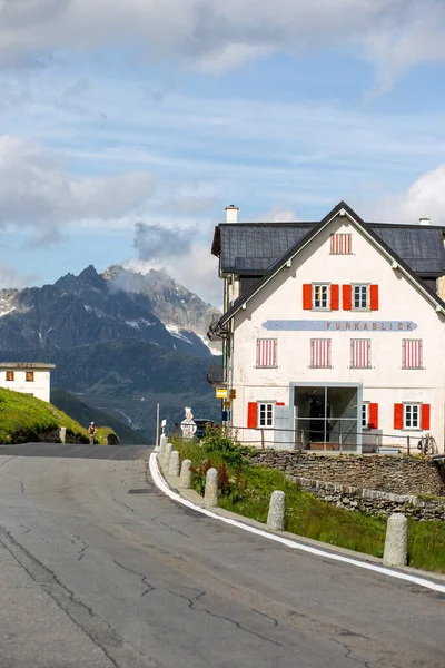 Furkablick Otel ve restoranı Swis 'teki Furkapass yolunda.