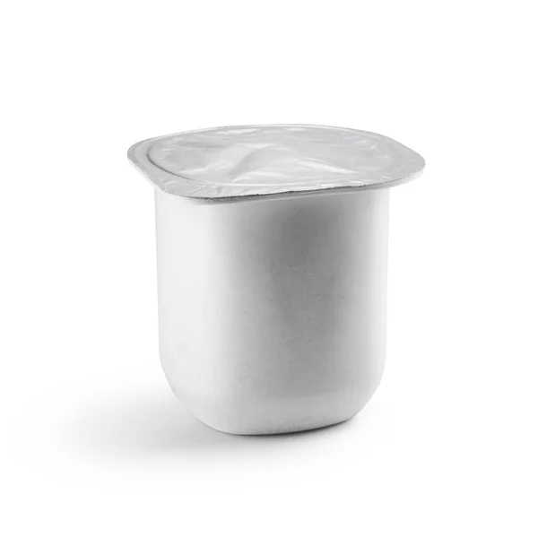 하얀 배경에 있는 플라스틱 컵 — 스톡 사진