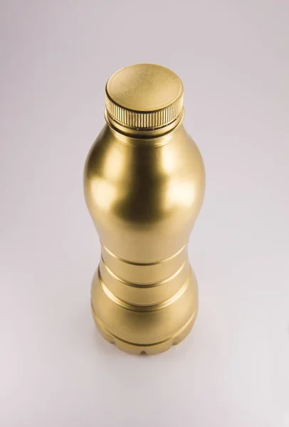 Золотая бутылка — стоковое фото
