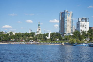 Samara, Rusya Volga Nehri setin. Panoramik şehir. Bir güneşli yaz gününde. 18 Haziran 2018