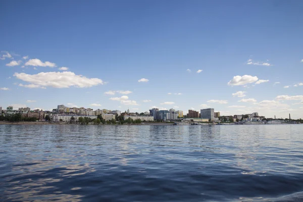 Samara, Rusya Volga Nehri setin. Panoramik şehir. Bir güneşli yaz gününde. 18 Haziran 2018