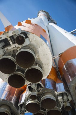 Uzay aracı cosmonautics Samara Rusya Müzesi'nde anıt. Bir güneşli yaz gününde. 16 Haziran 2018