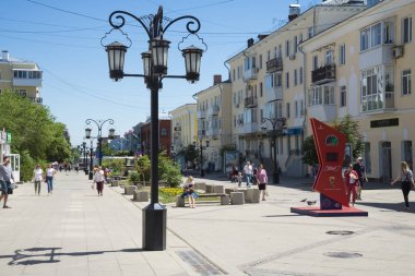 Leningradskaya street, Samara, Rusya'nın tarihi merkezi. Bir güneşli yaz gününde. 23 Haziran 2018