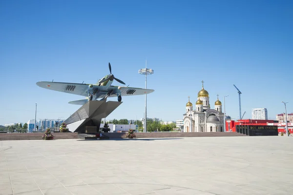 Monument to the Il-2, who fought in world war II and installed in Samara Russia. On a Sunny summer day. June 23, 2018 — Stock Photo, Image