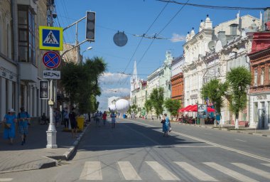 Tarihsel Caddesi Kuibyshev Rusya'nın Samara kentinde almıştır. Bir güneşli yaz gününde. 29 Haziran 2018