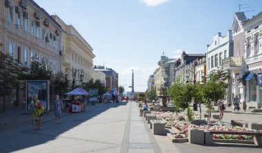 Tarihi şehir merkezi Leningradskaya street, Samara, Rusya. Bir güneşli yaz gününde. 29 Haziran 2018