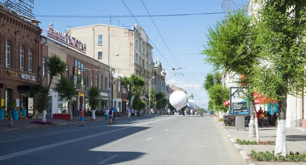 Tarihsel Caddesi Kuibyshev Rusya'nın Samara kentinde almıştır. Bir güneşli yaz gününde. 29 Haziran 2018