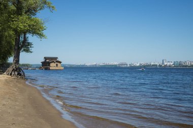 Samara, Rusya Volga Nehri'nin tam tersi bankadan kenti. Bir güneşli yaz gününde. 28 Haziran 2018