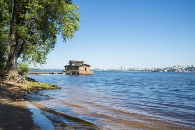 Samara, Rusya Volga Nehri'nin tam tersi bankadan kenti. Bir güneşli yaz gününde. 28 Haziran 2018