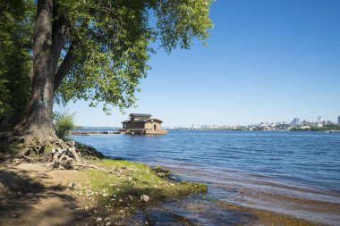 Samara, Rusya Volga Nehri'nin tam tersi bankadan kenti. Bir güneşli yaz gününde. 28 Haziran 2018