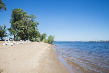 Samara, Rusya Volga Nehri'nin tam tersi bankadan kenti. Bir güneşli yaz gününde. 28 Haziran 2018