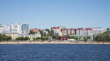Samara, Rusya Volga Nehri setin. Panoramik şehir. Bir güneşli yaz gününde. 28 Haziran 2018