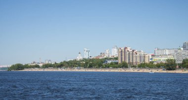 Samara, Rusya Volga Nehri setin. Panoramik şehir. Bir güneşli yaz gününde. 28 Haziran 2018