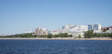 Samara, Rusya Volga Nehri setin. Panoramik şehir. Bir güneşli yaz gününde. 28 Haziran 2018