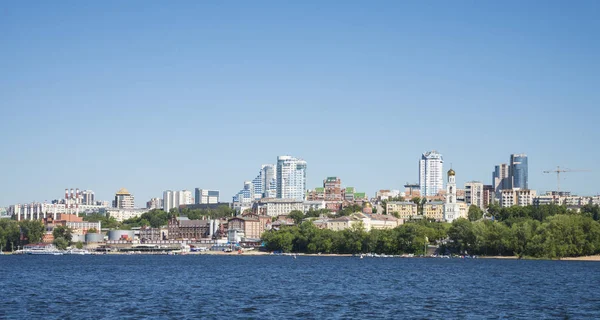 Samara, Rusya Volga Nehri setin. Panoramik şehir. Bir güneşli yaz gününde. 28 Haziran 2018