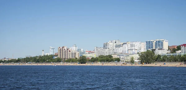 Samara, Rusya Volga Nehri setin. Panoramik şehir. Bir güneşli yaz gününde. 28 Haziran 2018