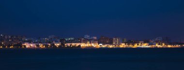 Volga Nehri setin Rusya'nın Samara kentinde geceleri. Panoramik şehir. 3 Temmuz 2018