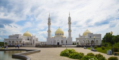Bolgar Rusya Tataristan Cumhuriyeti içinde Müslüman beyaz Camii. Yaz günü. 7 Temmuz 2018