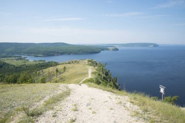Molodetskiy Kurgan. Samara bölgesi cazibe. Bir güneşli yaz gününde