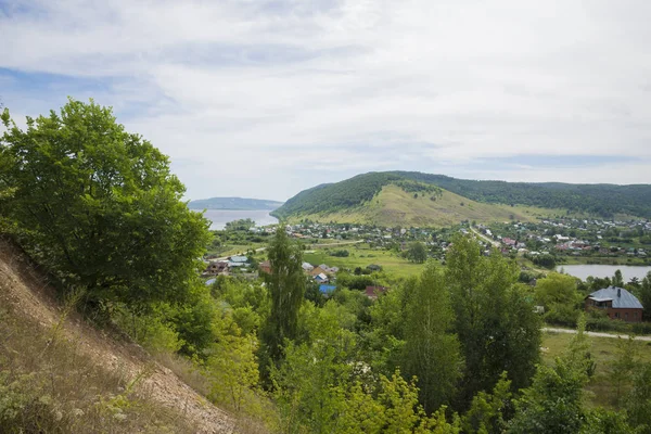 Shiryaevo vesnice kolem hory Zhigulevsky — Stock fotografie