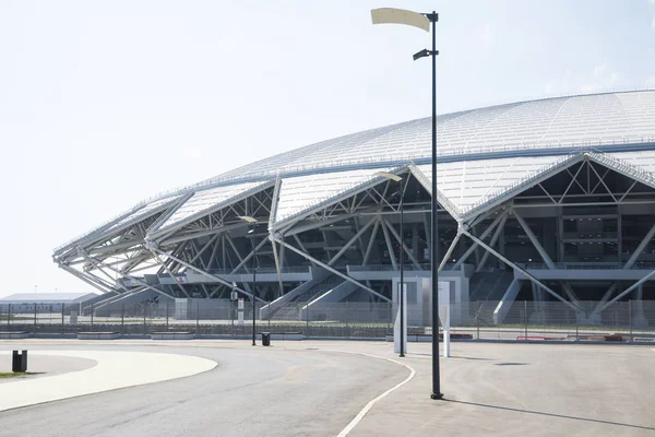 サマラ アリーナ フットボール スタジアム。サマラ - 2018 年にロシアで Fifa ワールド カップをホストしている都市です。晴天の日 2018 年 8 月 4 日 — ストック写真
