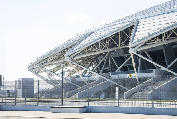 萨马拉竞技场橄榄球体育场。萨马拉-2018年在俄罗斯举办国际足联世界杯的城市。2018年8月4日阳光明媚的一天 — 图库照片